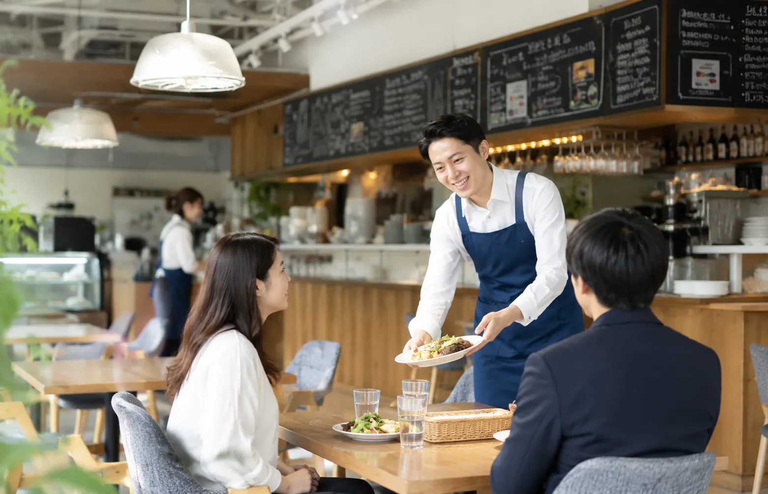 営業中の飲食店の店内